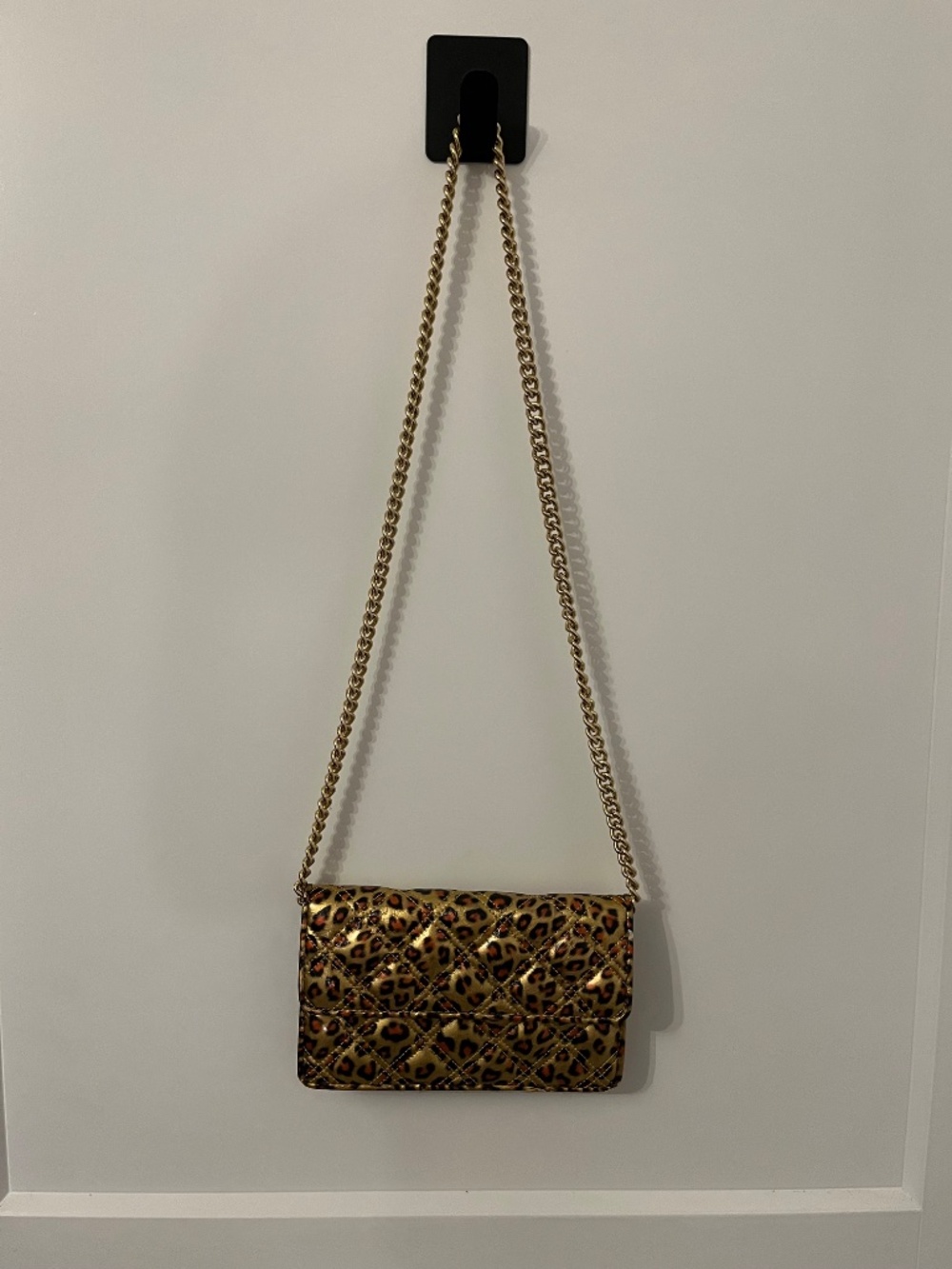JACOBS by Marc Jacobs Leopard Clutch with Gold Chain - Picture 2 of 7